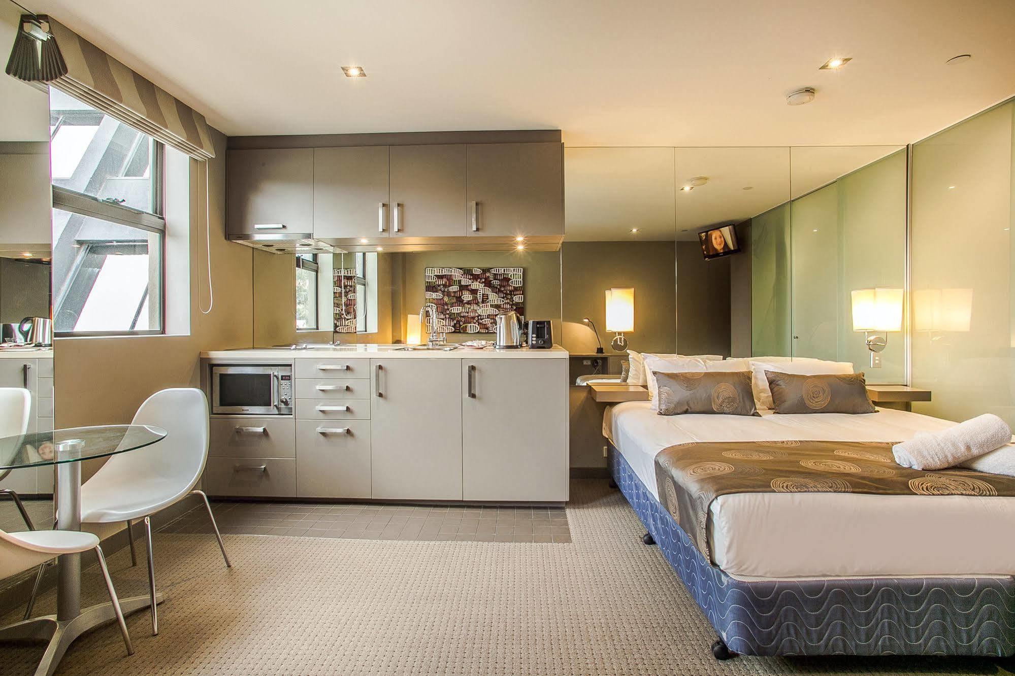 Melbourne Vivo Aparthotel Exterior photo
